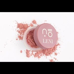 LENI eyeshadow shade Byron Bay